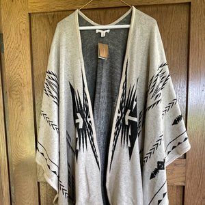 One Size Light Weight Shawl Black and Off White.